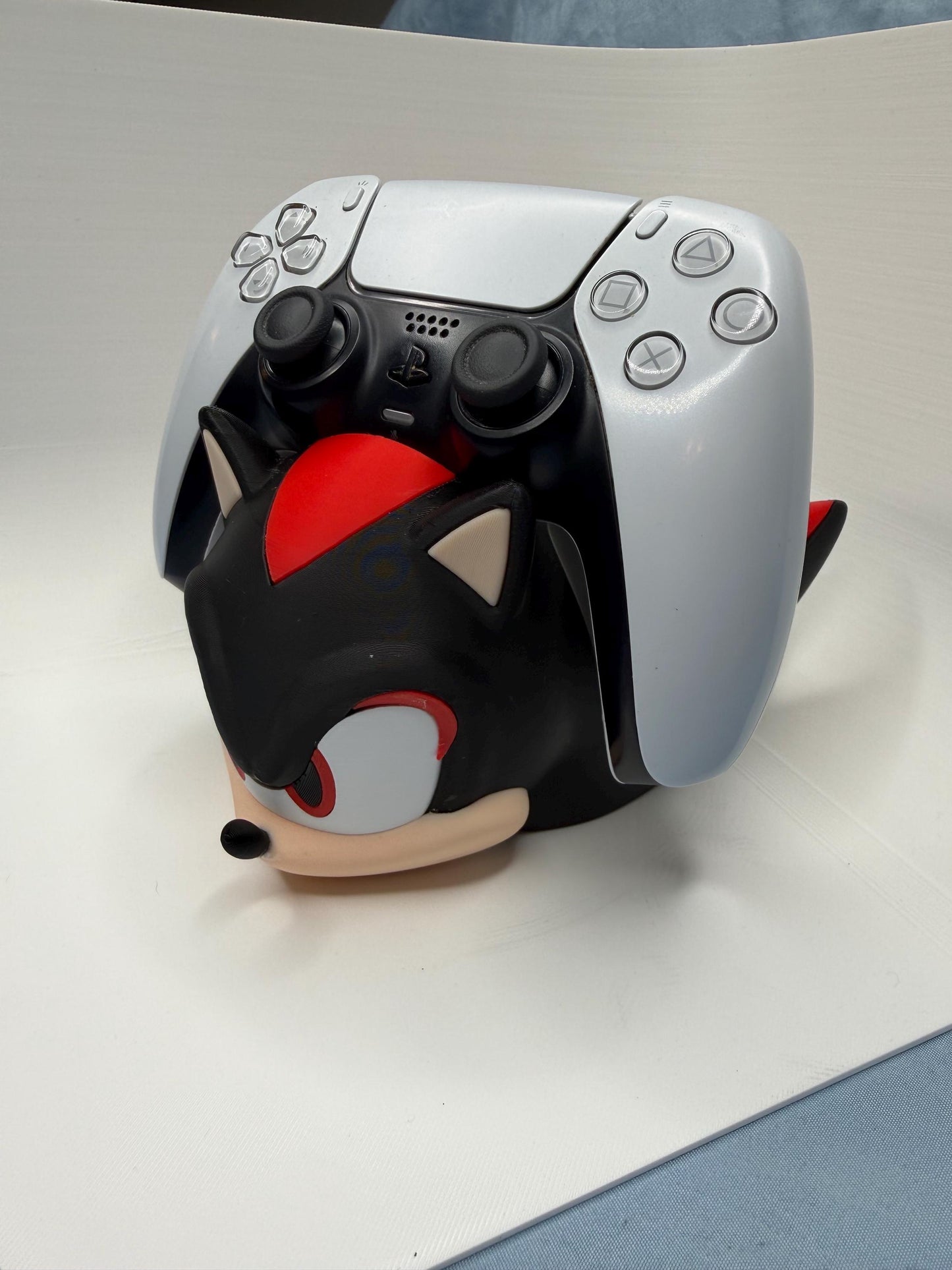 Shadow-Inspired Controller Holder – 3D Printed PS5/PS4/Xbox Stand – Gaming Setup Display